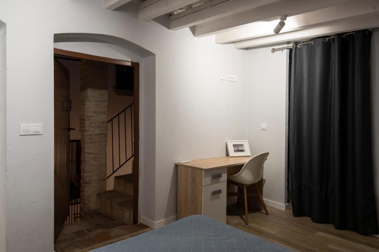 Apartamento La Casa Del Santo Carmona  Bagian luar foto